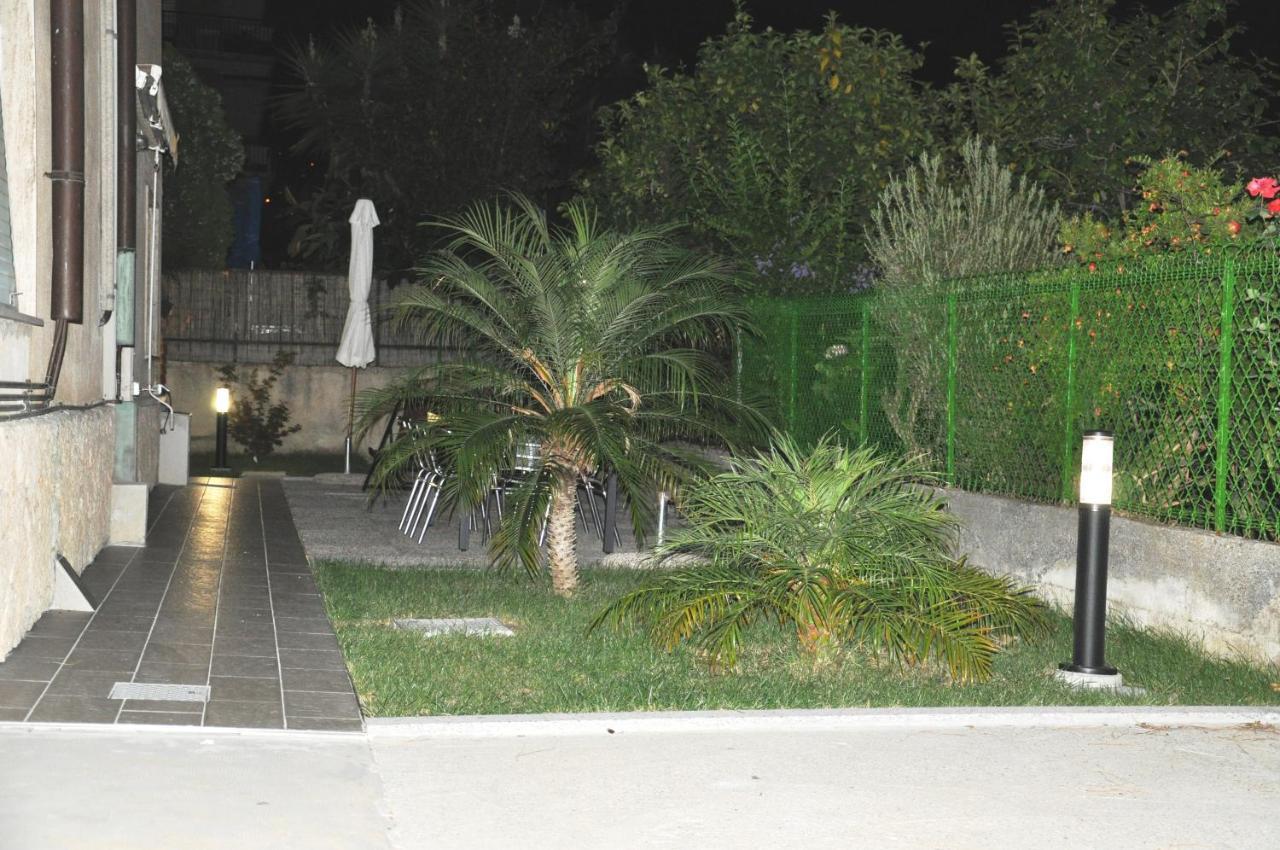 Via Battisti 231 1 Lägenhet Pietra Ligure Exteriör bild