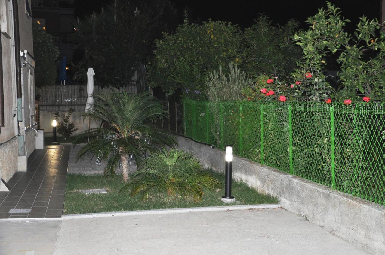 Via Battisti 231 1 Lägenhet Pietra Ligure Exteriör bild